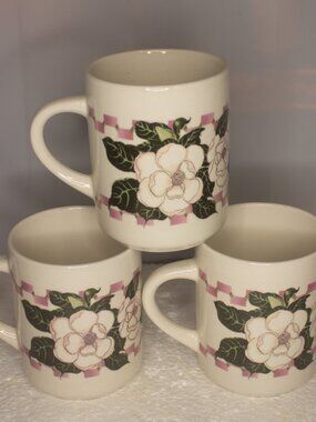 Set of 3 Floral Mugs – 1998 White Flower Pink Check Pattern